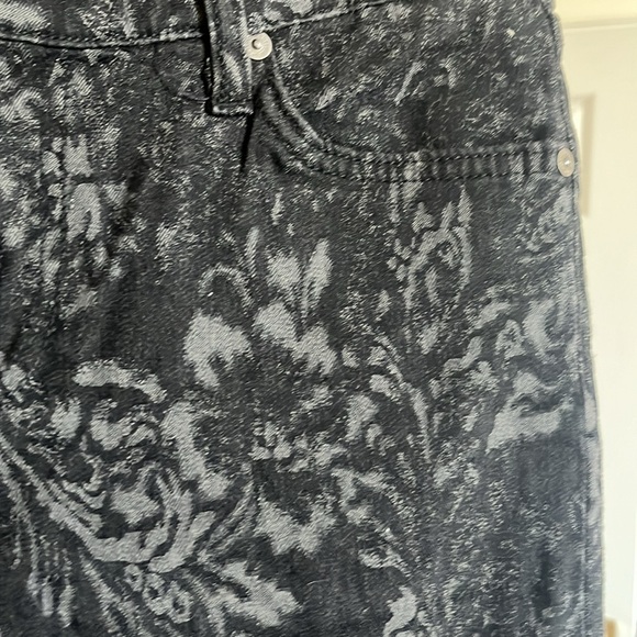 Skinny jeans by 7 for all mankind sz 31-32 in a selicate black print - Picture 3 of 5